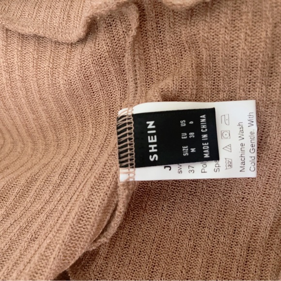 SHEIN Privé Ribbed Open Back Long Sleeve Cropped Tee - Picture 5 of 5